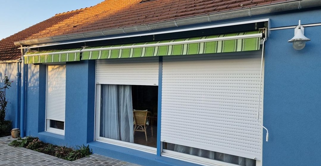 Contamos con una amplia gama de persianas, estores y cortinas adaptadas a distintos estilos, tamaños y necesidades. Cada producto está diseñado para facilitar su uso diario, mejorar la privacidad y regular la luz natural en el hogar o negocio. Además, brindamos instalación, mantenimiento y reparación para asegurar un funcionamiento eficiente y duradero de cada sistema.